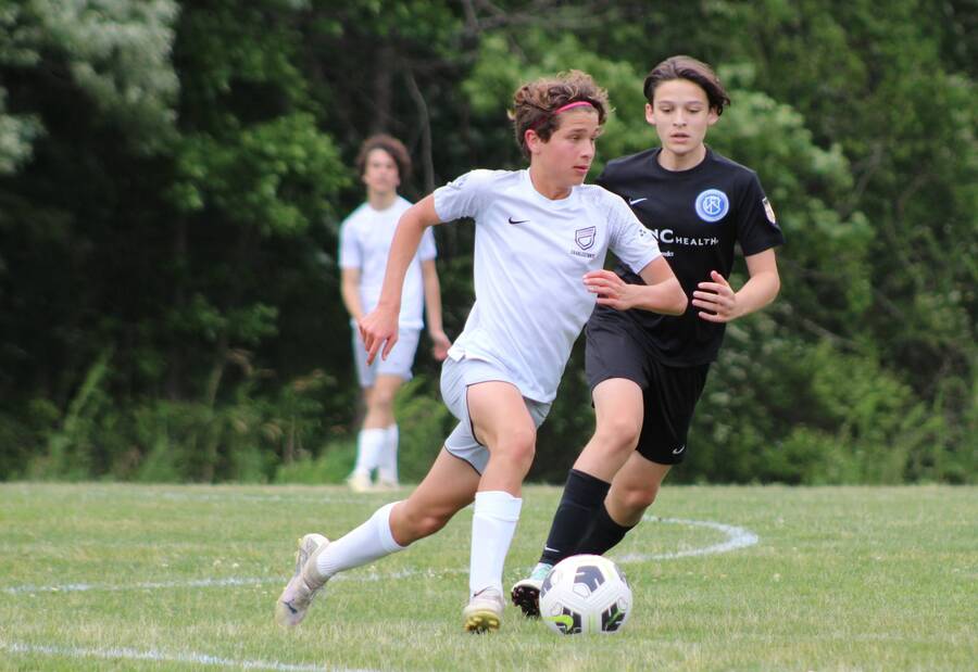 Private soccer training: dribbling at speed